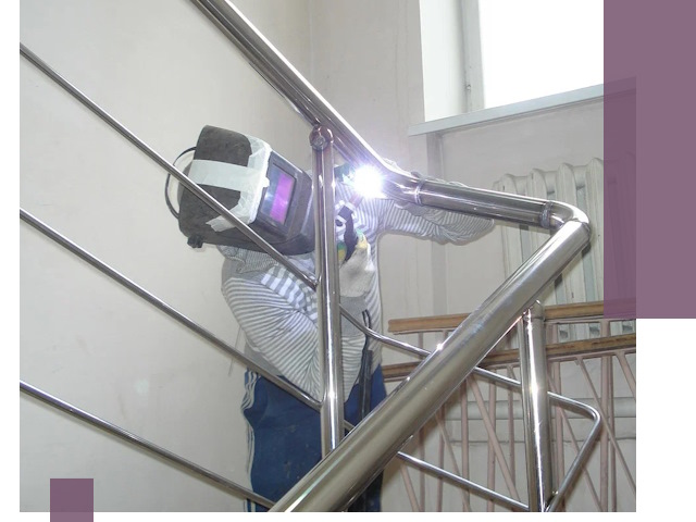 Монтаж перил и ограждений качественно в Волхове